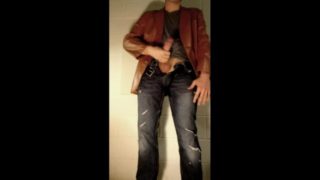 Quick Jerk Off in Tight Jeans