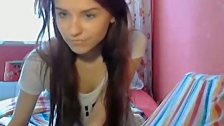 This pretty camgirl is the type of girl that loves showing off