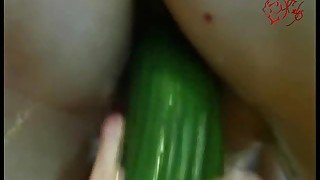Die Gurken sind zum Ficken da - cucumbers fuck with Nadine Cays