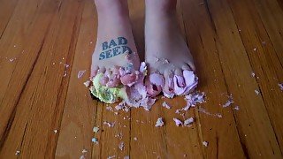 Cupcake Crush - Giantess Feet Food Crush