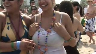 Hot chicks chasing beads by showing their tits at Mardi Gras