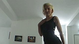 Steaming hot blonde with prfect body loves to suck big cocks