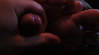 Huge cumshot on sexy female toes