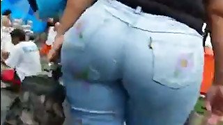 Bubble butt mommy in tight jeans walking along the road