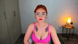 Hermosa colombiana en stream maanero