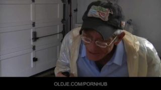 Wrinkled oldman fucks y ass hole