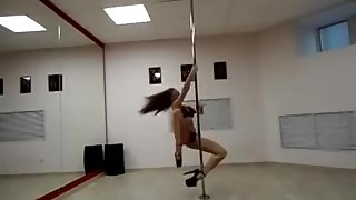 Leila pole dancing