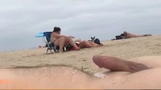 Cumshot in beach without touching