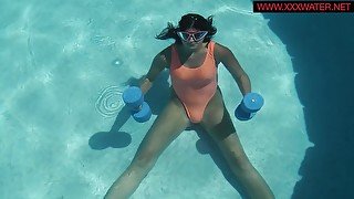 UnderWaterShow presents Micha the underwater gymnast