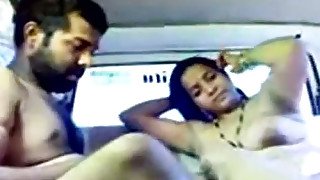 Lustful Indian harlot gives steamy blowjob to a horny guy in car