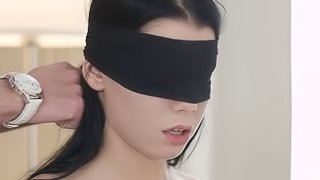 Blindfolded teen having a twat-banging session with an experienced guy