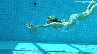 Nasty swimming girl Lindsay Cruz gets naked and shows tricks under the water