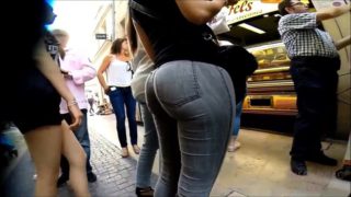 Street voyeur captures a sultry babe with a sensational ass