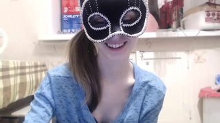 teen crissheaven4u fingering herself on live webcam