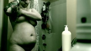 Real Spy cam Drying off after shower! Beautiful boobs