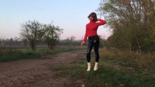 in cock-squeezing Leatherpants posing outdoor
