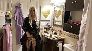 Loading video Emo Crossdresser Puts on Buttplug and Jerks Off