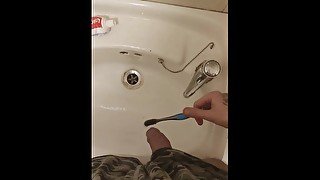 Pissing on my toothbrush and brushing teeth with my piss