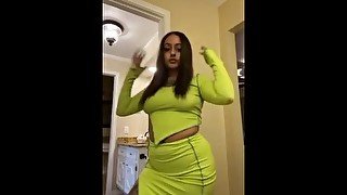 Sexy Latina twerking to reggaeton