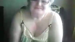 Fat and nasty granny on webcam flashes and masturbates