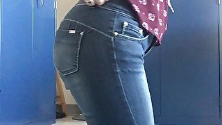 Booty in jeans✅Perky tits✅Hand in panties✅ Having a lot of fun rubbing my clit✅