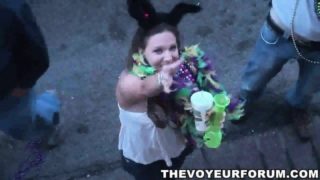 Group of babes flash their tits for beads at Mardi Gras