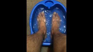 RELAXING MY FEET. / Foot Fetish 