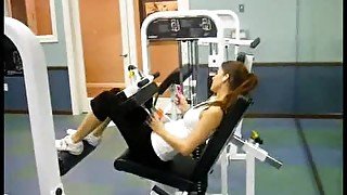 Pretty girl with fit body sucks dick in gym