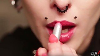 Tocco le Tette e la figa di una Ragazza Tekno Raver Cyber Tatuata e la Scopo - Video Musicale