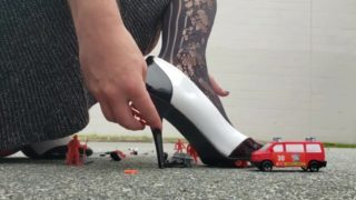 Flattened First Responders - Giantess Crush