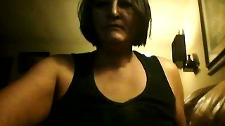 Chubby mature mommy shows me her nice naked boobs online