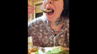 Miss Wagon Vegan Mukbang - Ceno con 5 burger vegetali di broccolo e limone