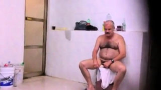 Str8 spy pakistani daddy in public bath