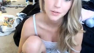 Blonde hottie in close up solo pussy play