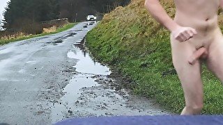 **REAL CAUGHT** TEEN CAUGHT NAKED OUTSIDE JERKING OFF ON PUBLIC ROAD