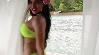 ISLANDER HORNY SHEMALE MASTURBATING IN AN ISLAND