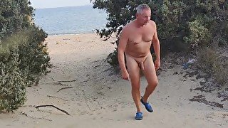 Old man Suck Fun and Cum on Public Beach - Amateur Older Younger