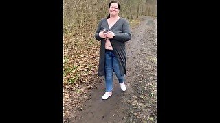 jenny allein im wald