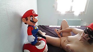 Je suis la pute (femme) de MARIO, il en est tout renversé !