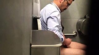 Str8 spy daddy in public toilet