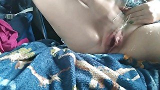 Bored waiting in the car......pussy squirt