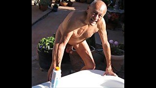 Spanish old man filmed his masturbation in the backyard