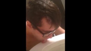 Twink Triss Bliss pisses all over toilet and licks it clean