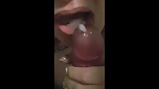 She Loves to Suck Cock and Cum in her Mouth - จะแตกแล้วอ้าปากหน่อย จะแตกในปาก ไทย Asian Amateur