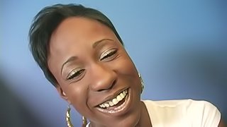 Short Haired Ebony Babe Put Sticking Cock In Her Juicy Pussy