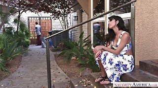 Sex-hungry housewife Sophia Leone seduces nextdoor dude