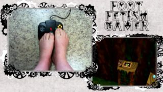 Sexy Gamer Girl Playing Banjo-Kazooie With Her Feet