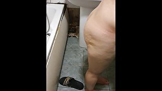 OMG! HUSBAND FUCK WIFE'S BEST FRIEND IN BATHROOM WHEN THE WIFE WAS IN LIVING ROOM