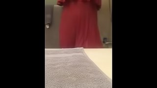 Teen twerks in the mirror