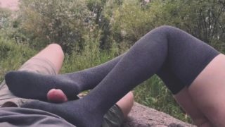 outdoor fotjob with grey knee socks from young cutie